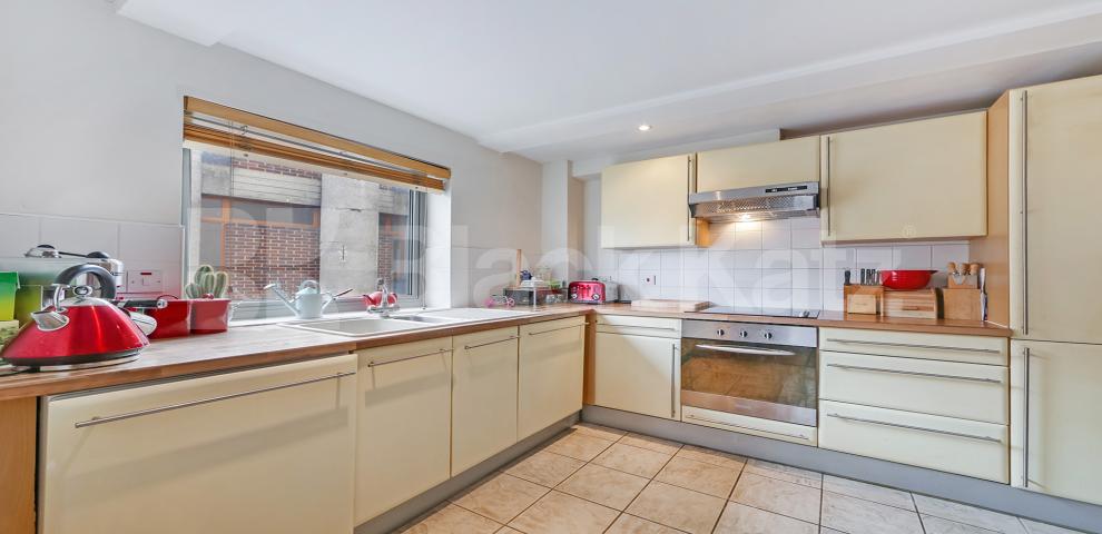 			LET , 1 Bedroom, 1 bath, 1 reception Apartment			 Totterdown Street, Tooting Broadway